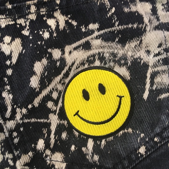 Your Eyes Lie upcycle bleached shorts - Picture 6 of 6